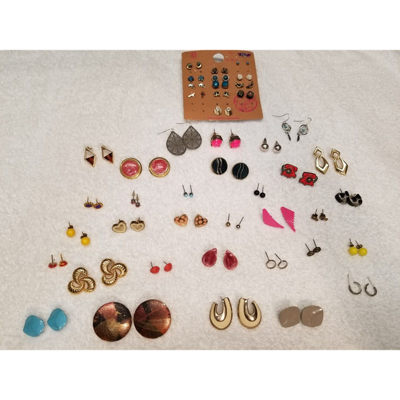 45 pair stud earrings various colors and stones 81824 - Picture 1 of 10